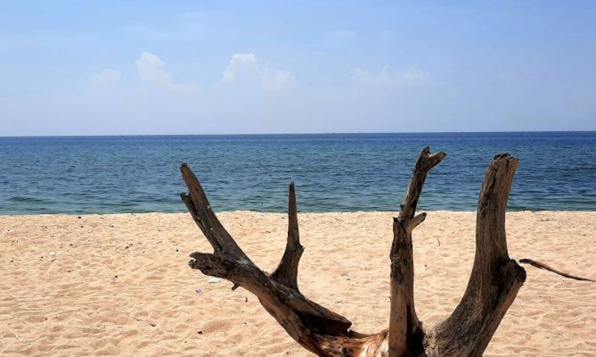 Pantai Gili Ketapang, Pantai Eksotis Dengan Keindahan Bawah Lautnya Di Probolinggo