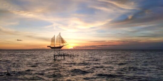 Pantai Ampenan Mataram, Menikmati Indahnya Pemandangan Sunset Sembari Kulineran