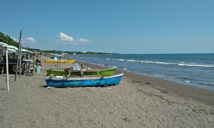 Pantai Anging Mammiri, Menikmati Pemandangan Pantai Sembari Kulineran Di Makassar
