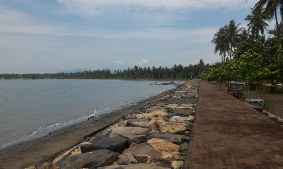 Pantai Baluk Rening, Menikmati Pesona Pantai Pasir Hitam Yang Indah  Di Jembrana Bali