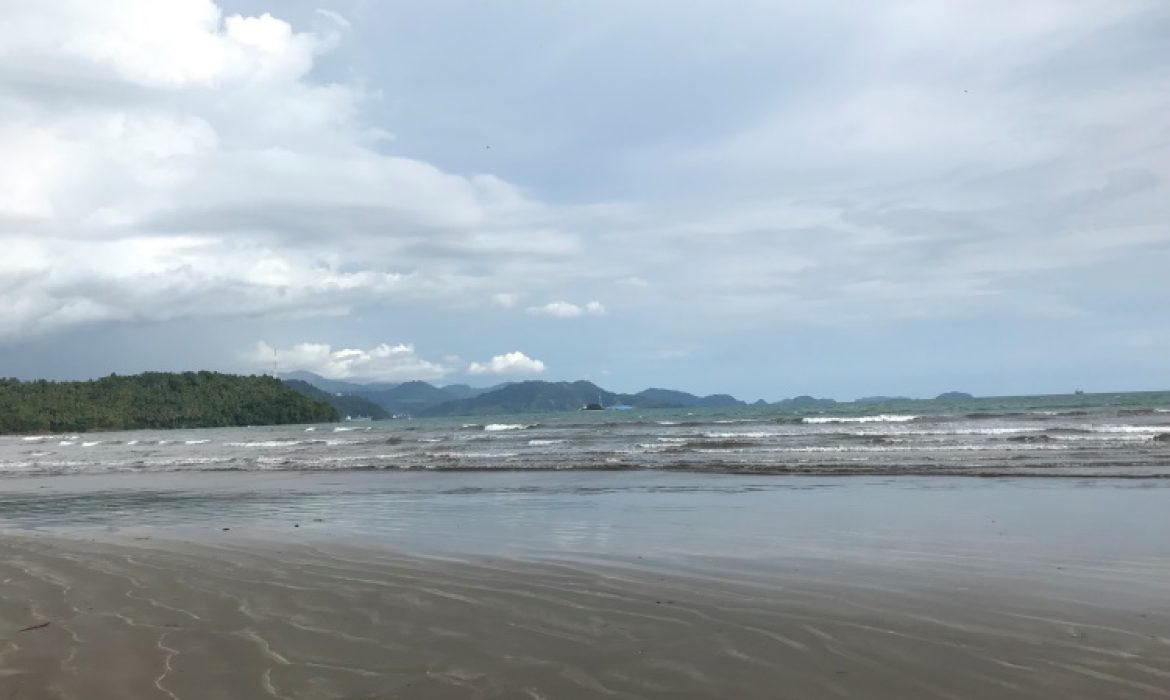 Pantai Carolina Padang – Daya Tarik, Aktivitas Liburan, Lokasi & Harga Tiket