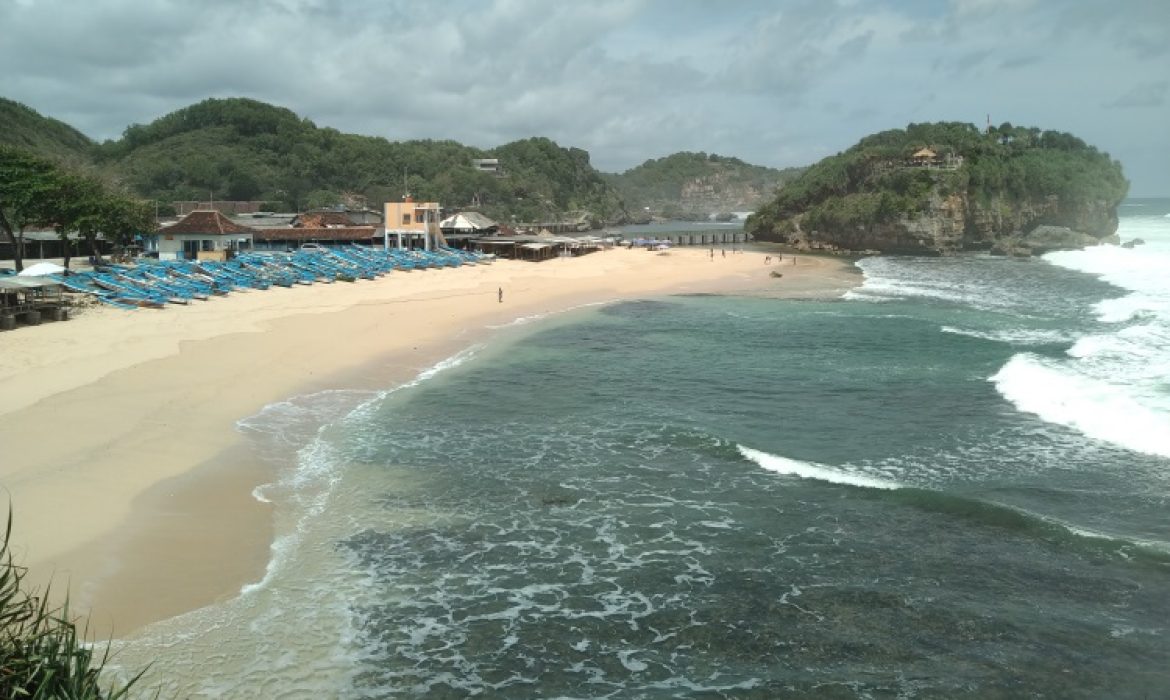 Pantai Drini Gunung Kidul, Menikmati Keindahan Laut Dari Atas Kano