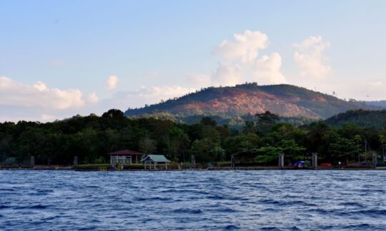 Pantai Ide, Menikmati Pesona Pantai Air Tawar Yang Mengagumkan Di Luwu Timur
