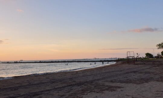 Pantai Indah Bosowa, Spot Terbaik Menikmati Panorama Sunset Di Makassar