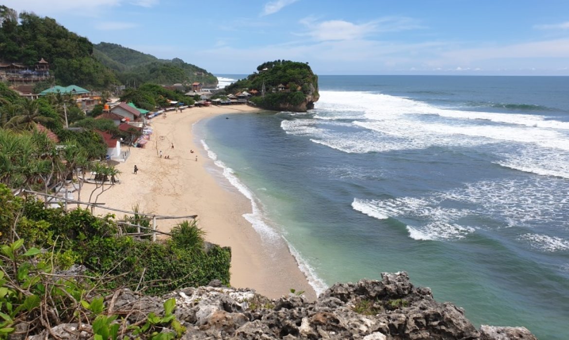 Pantai Indrayanti Gunung Kidul – Daya Tarik, Acara Piknik, Lokasi & Harga Tiket