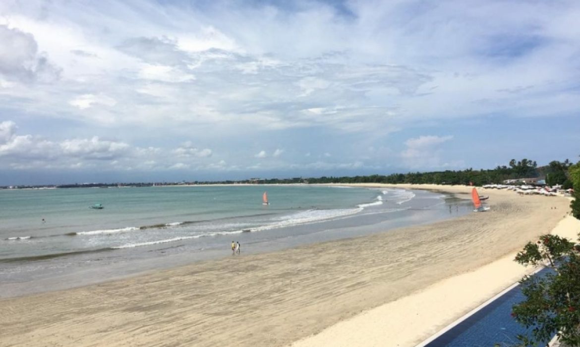 Pantai Jimbaran Bali – Pesona, Aktivitas Piknik, Lokasi & Harga Tiket