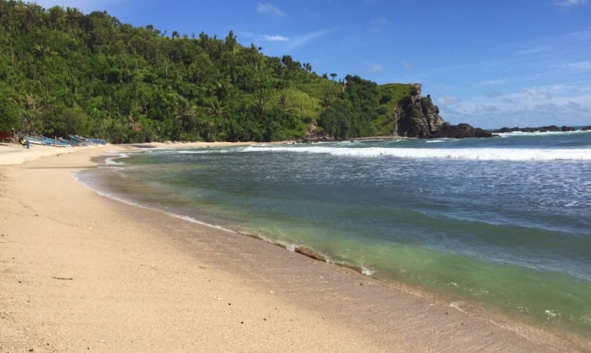 Pantai Jogan Gunung Kidul, Destinasi Pantai Berpadu Air Terjun Nan Indah