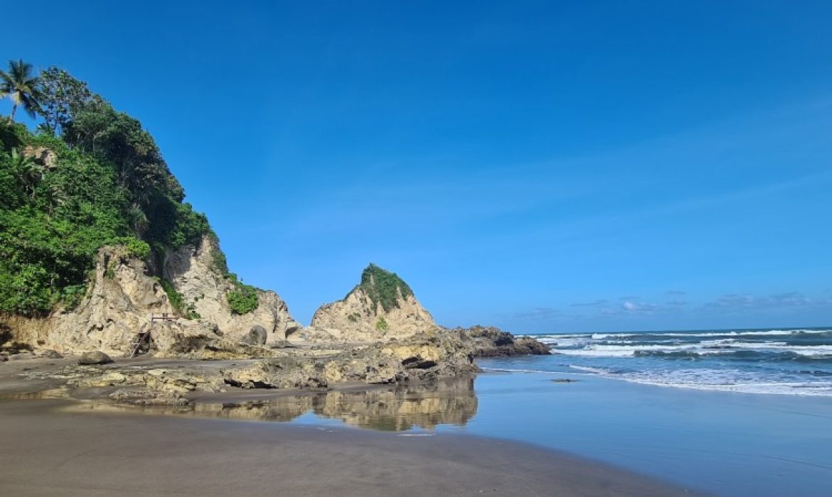 Pantai Karang Nini Pangandaran – Pesona, Kegiatan Liburan, Lokasi & Harga Tiket