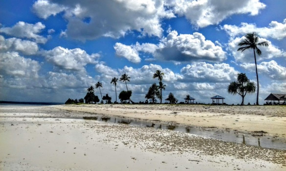 Pantai Katembe Buton, Rekreasi Pantai Eksotis Yang Berbalut Legenda