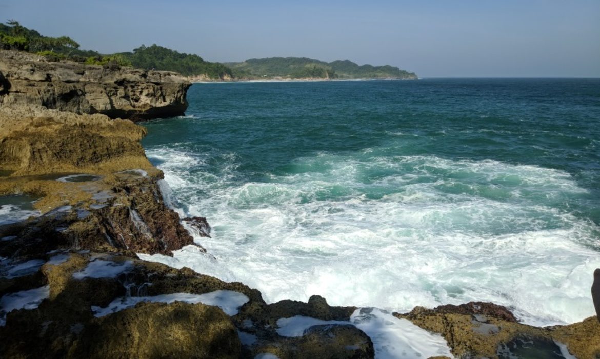 Pantai Kedung Tumpang Tulungagung – Daya Tarik, Aktivitas Liburan, Lokasi & Harga Tiket