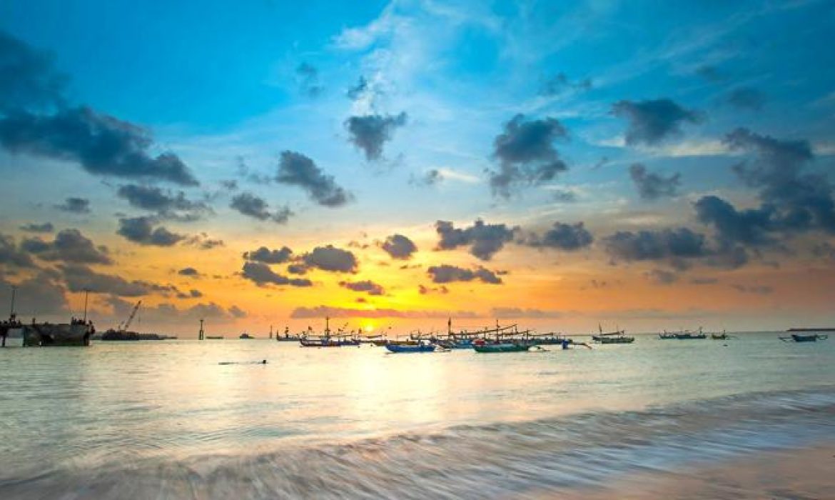 Pantai Kelan Tuban, Pesona Pantai Tenang Yang Menyejukkan Hati