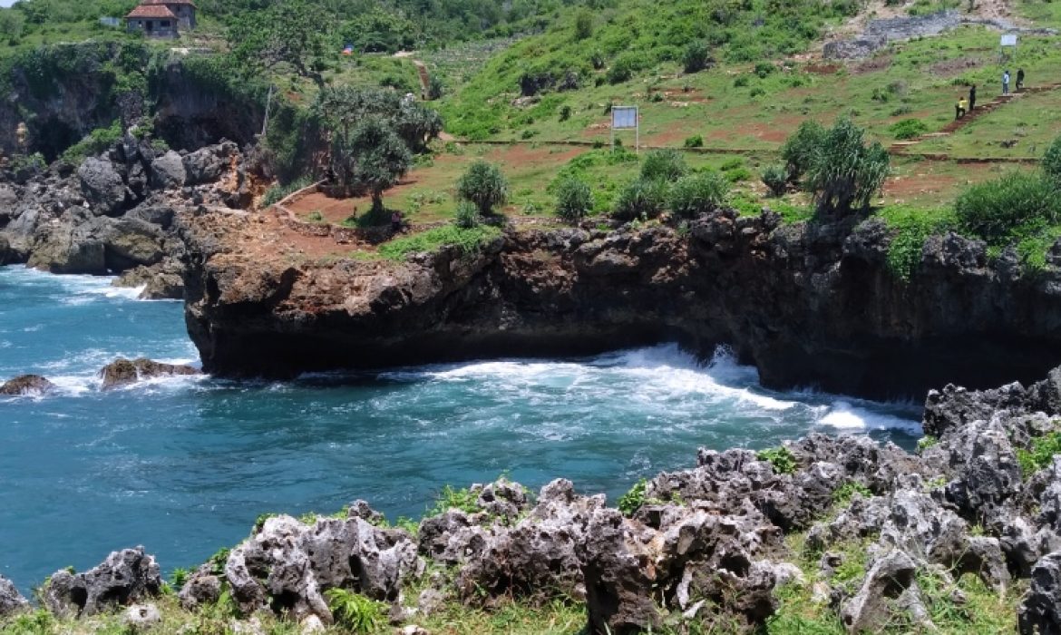 Pantai Kesirat, Pantai Elok Untuk Menikmati Sunset Di Gunung Kidul