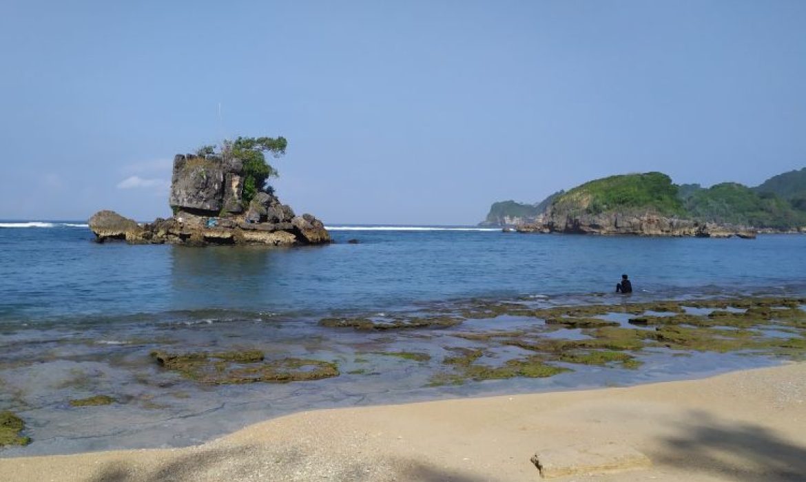 Pantai Kondang Merak, Pantai Nan Asri Dengan Keindahan Bawah Laut Di Malang