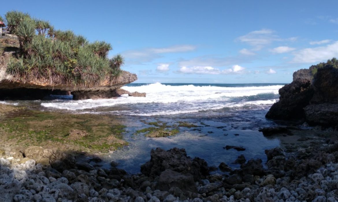 Pantai Krakal Gunung Kidul, Pantai Indah Dengan Hamparan Kerikil Karang Yang Menawan