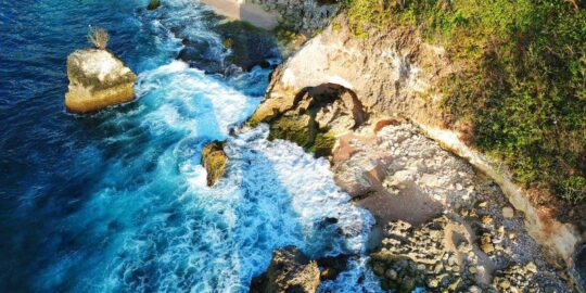 Pantai Kubu Jimbaran, Surga Maritim Tersembunyi Nan Eksotis Di Balik Tebing
