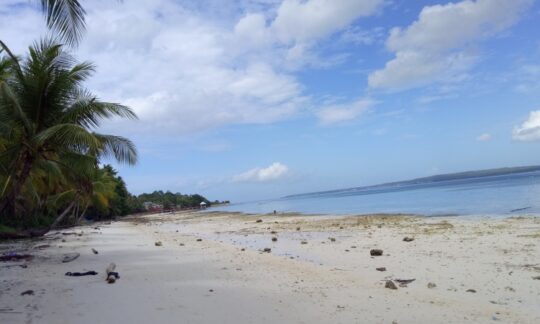 Pantai Lakeba Baubau, Pantai Anggun Dengan Panorama Alam Yang Memesona