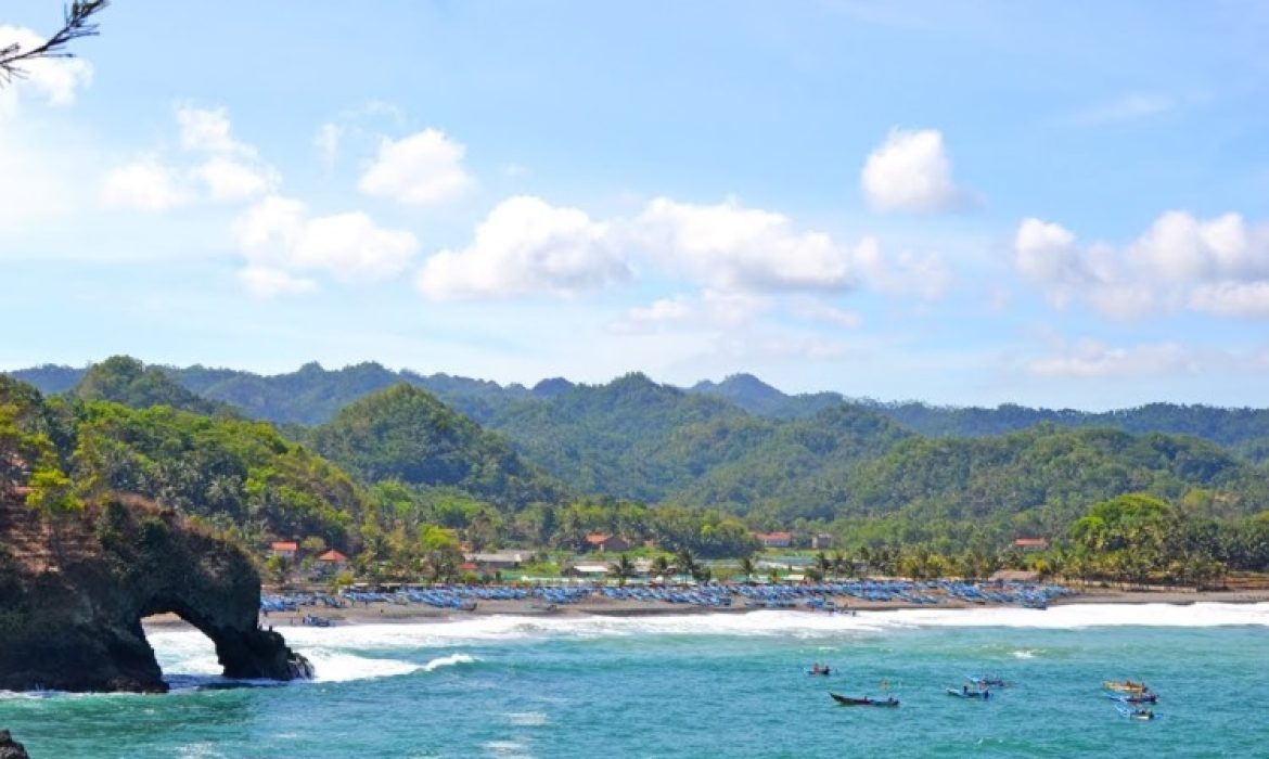 Pantai Lampon Kebumen – Pesona, Acara Liburan, Lokasi & Harga Tiket