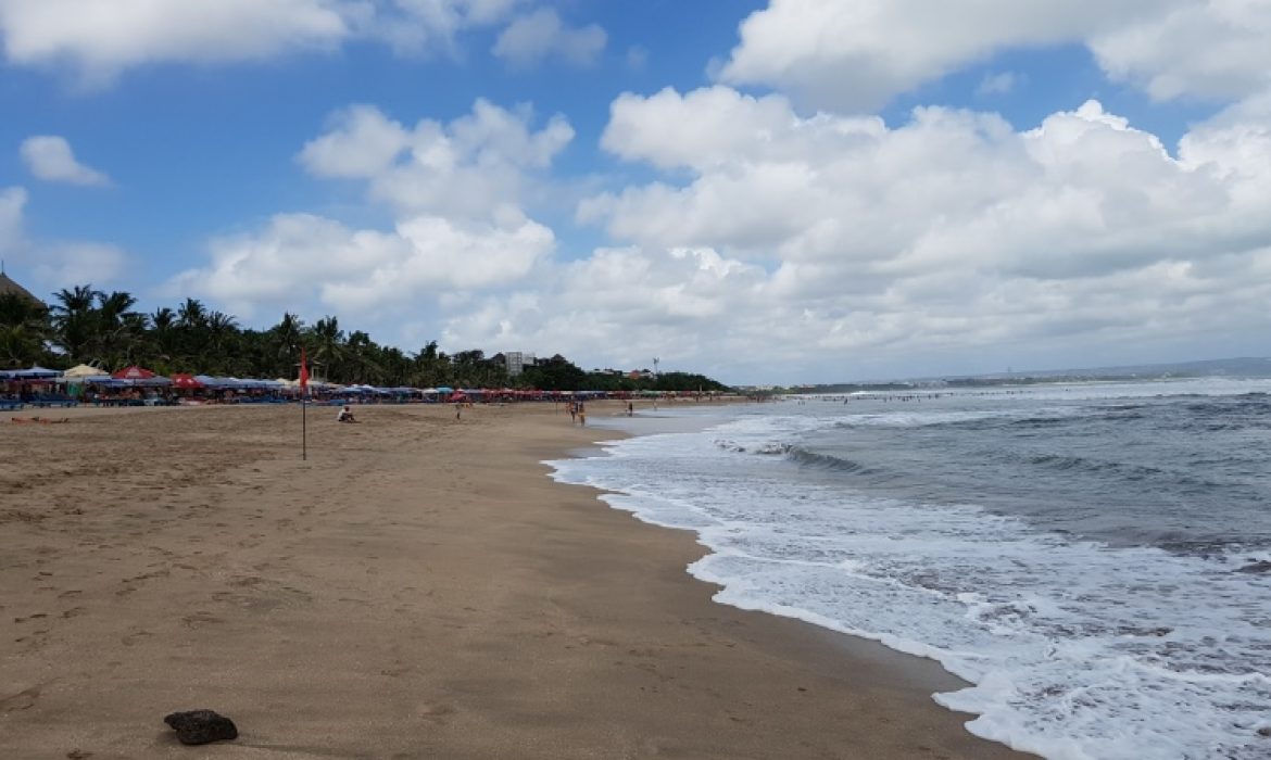 Pantai Legian Bali – Pesona, Acara Piknik, Lokasi & Harga Tiket