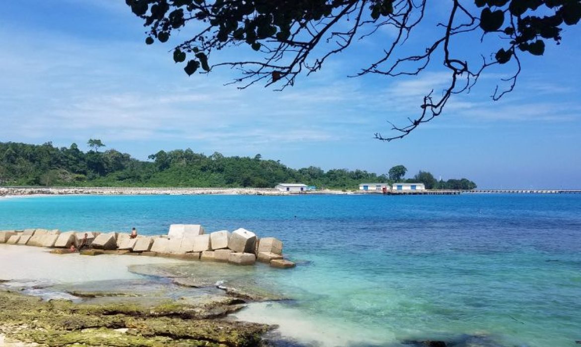 Pantai Linau, Pantai Eksotis Dengan Batuan Berupa  Kotak Di Kaur