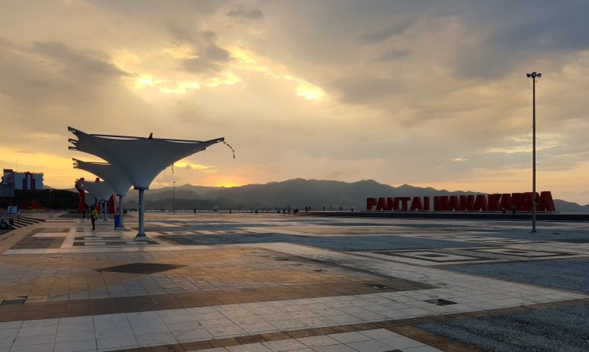 Pantai Manakarra Mamuju, Pantai Eksotis Dengan View Sunset Yang Memesona