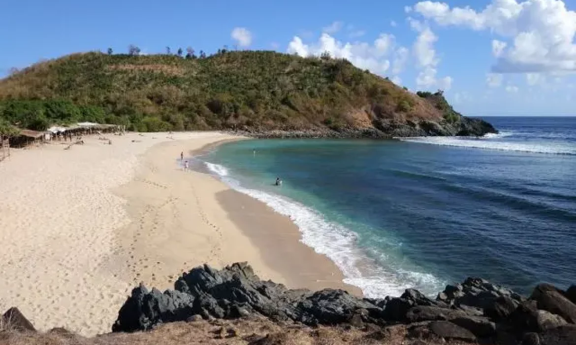 Daya Tarik Pantai Mawi, Pantai Tersembunyi Nan Indah Di Lombok Tengah