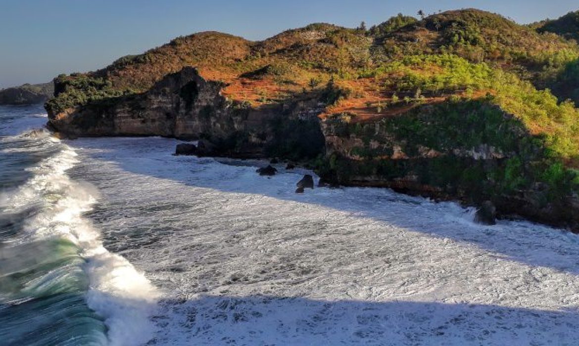 Pantai Mbirit, Pesona Pantai Indah & Spot Camping Seru Di Gunung Kidul