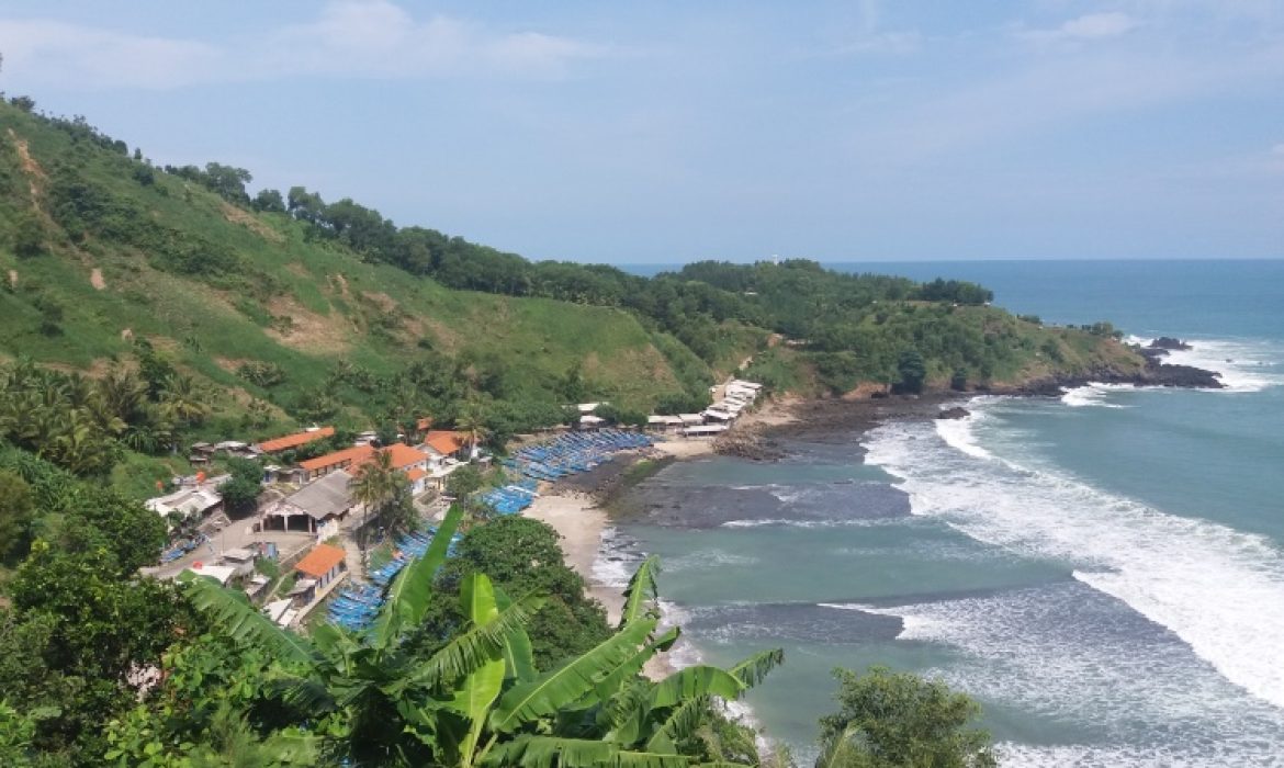 Pantai Menganti Kebumen – Daya Tarik, Aktivitas Piknik, Lokasi & Harga Tiket