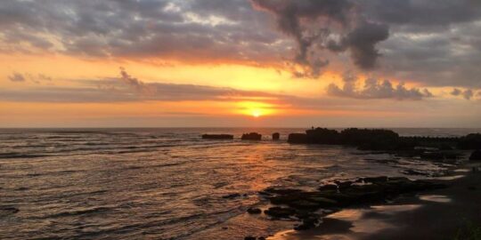Pantai Mengening, Pantai Indah Untuk Menikmati Sunset Di Bali