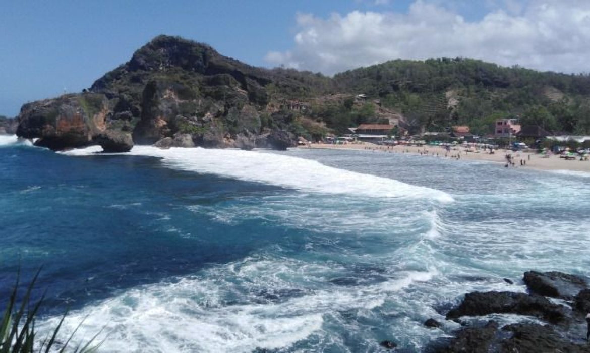 Pantai Muncar, Pantai Manis Dengan Keindahan Biota Lautnya Di Gunung Kidul