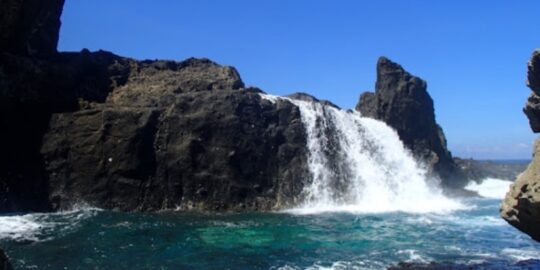 Pantai Nambung, Pantai Unik Perpaduan Jeram Eksotis Di Lombok Tengah