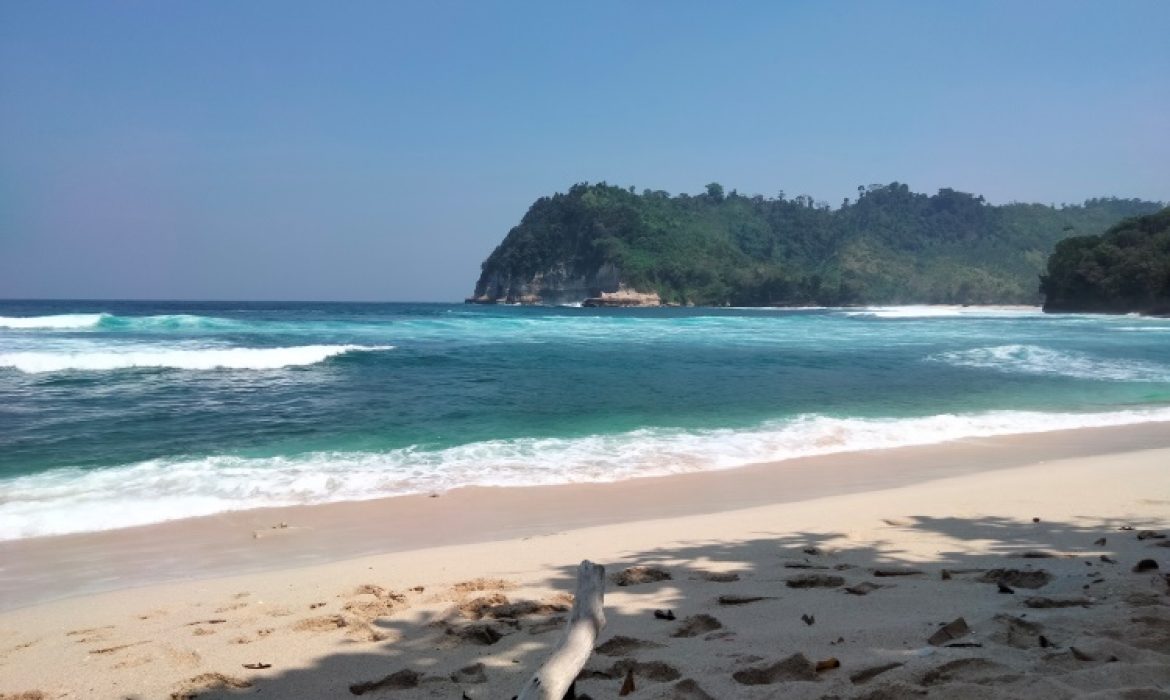 Pantai Ngalur Tulungagung – Daya Tarik, Acara Liburan, Lokasi & Harga Tiket