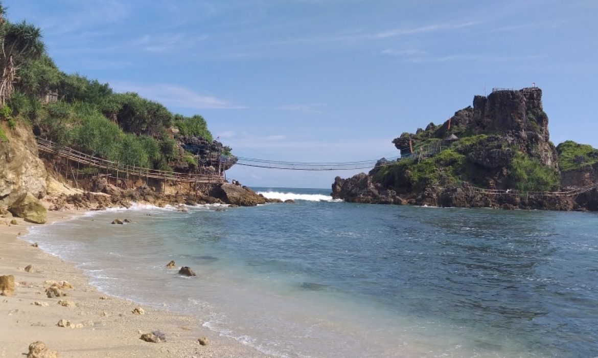 Pantai Nglambor Gunung Kidul – Pesona, Aktivitas Liburan, Lokasi & Harga Tiket