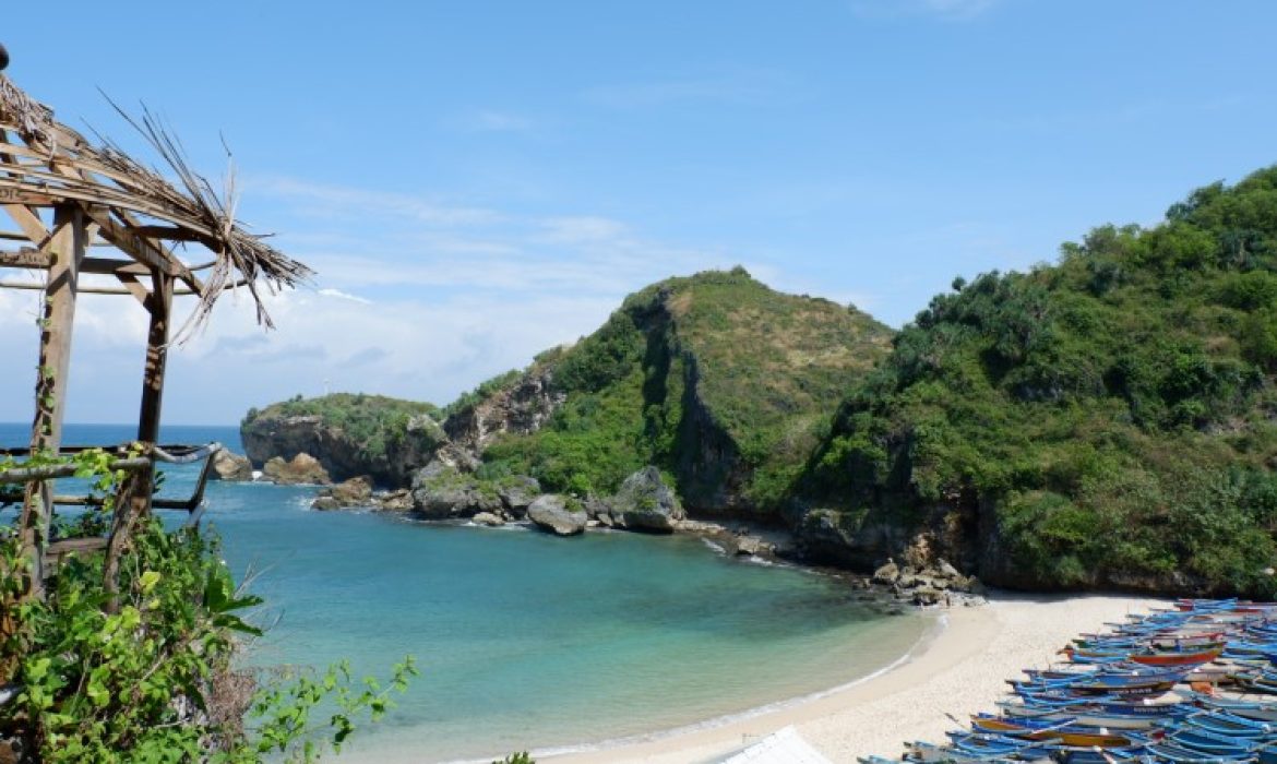 Pantai Ngrenehan, Pantai Bagus Dihiasi Pebukitan Kapur Di Gunung Kidul