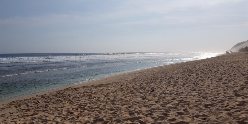 Pantai Nunggalan, Pesona Pantai Pasir Putih & Batu Karang Eksotis Di Bali