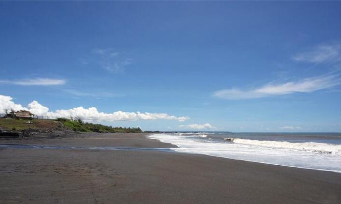 Pantai Nyanyi Tabanan, Pantai Favorit Para Pecinta Olahraga Surfing