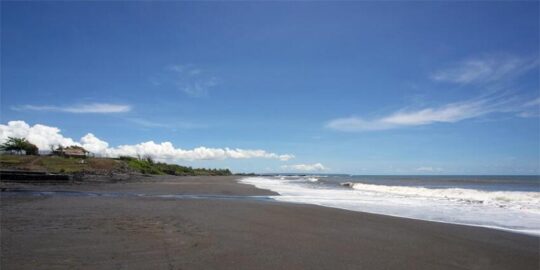 Pantai Nyanyi Tabanan, Pantai Favorit Para Pecinta Olahraga Surfing