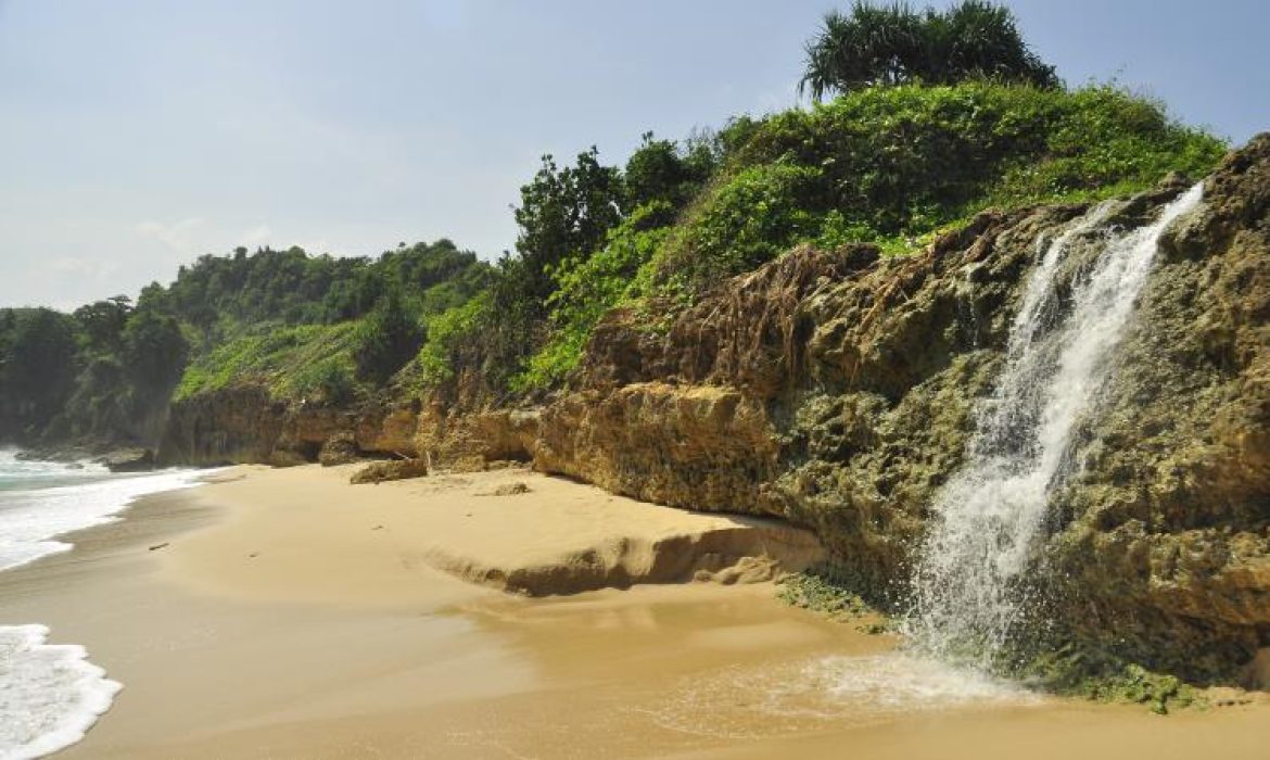 Pantai Pacar Tulungagung – Daya Tarik, Aktivitas Liburan, Lokasi & Harga Tiket