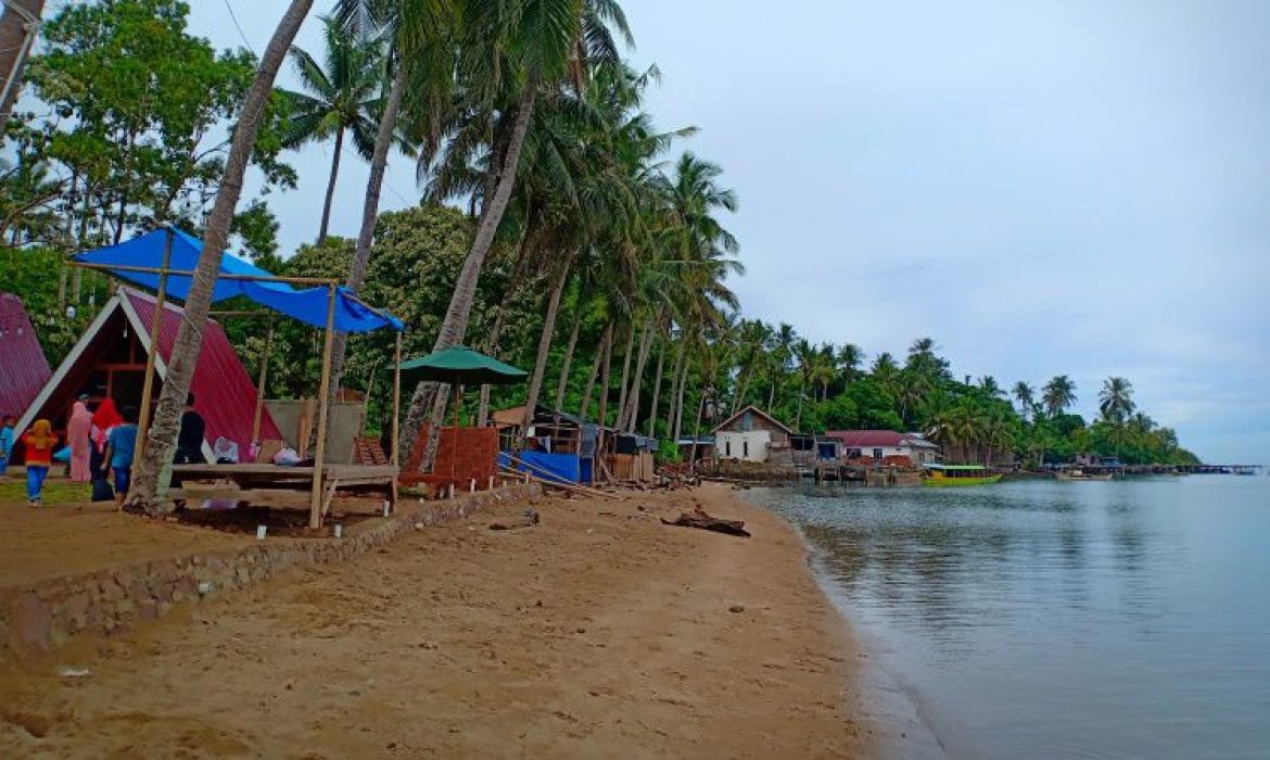 Pantai Togeo, Pantai Manis Dengan Panorama Pohon Kelapa Di Bone