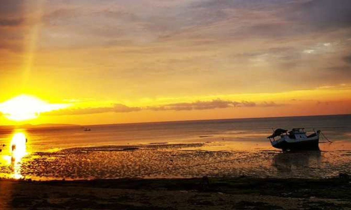 Pantai Pasir Panjang Kupang, Pesona Pantai Indah & Pemandangan Sunset Yang Mempesona