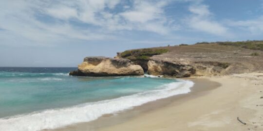 Pantai Penyisok, Destinasi Maritim Yang Menawan Di Lombok Timur