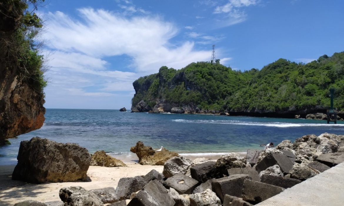 Pantai Sadeng Gunung Kidul – Pesona, Aktivitas Piknik, Lokasi & Harga Tiket