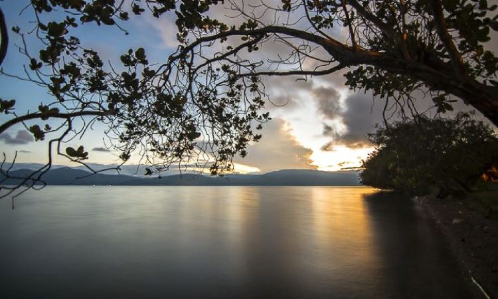 Pantai Salonsa, Pantai Favorit Menikmati Senja Di Luwu Timur