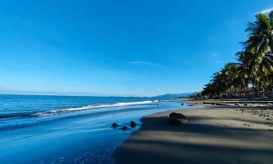 Pantai Salopi, Spot Camping Seru Dengan View Maritim Yang Indah Di Pinrang