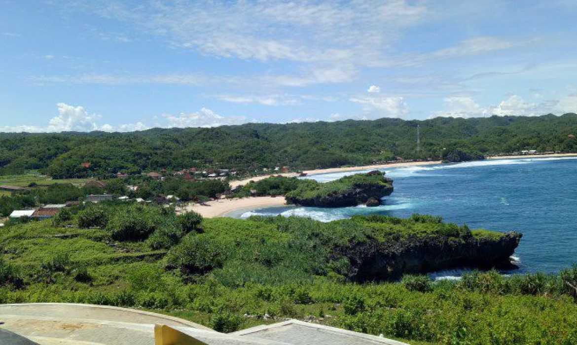 Pantai Sarangan, Spot Terbaik Menikmati Sunset & Sunrise Di Gunung Kidul