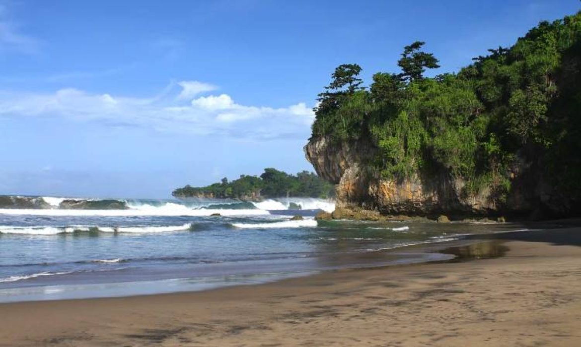 Pantai Sawarna Lebak – Pesona, Acara Piknik, Lokasi & Harga Tiket