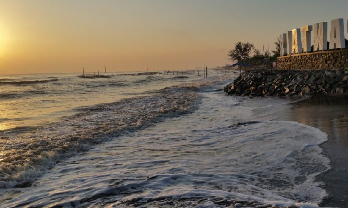 Pantai Sedari Karawang, Menikmati Keindahan Pantai Sembari Kulineran