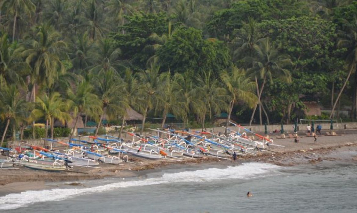 Pantai Setangi, Pantai Favorit Para Pecinta Olahraga Surfing Di Lombok Utara