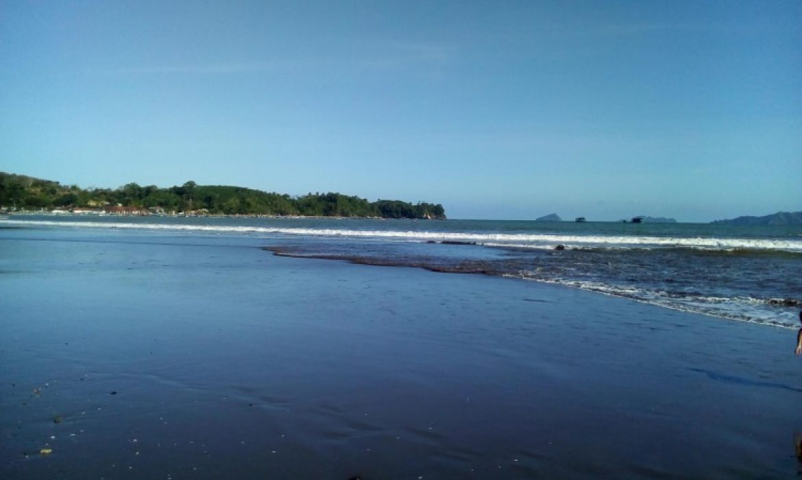 Pantai Sidem Tulungagung, Rekreasi Pantai Yang Indah Di Kaki Bukit