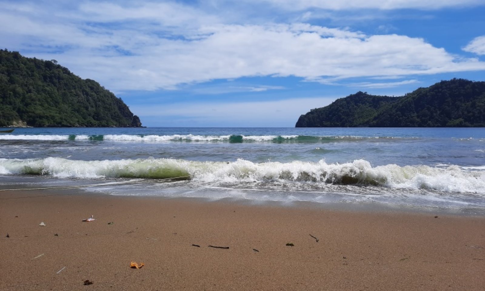 Pantai Sipelot Malang – Daya Tarik, Kegiatan Liburan, Lokasi & Harga Tiket