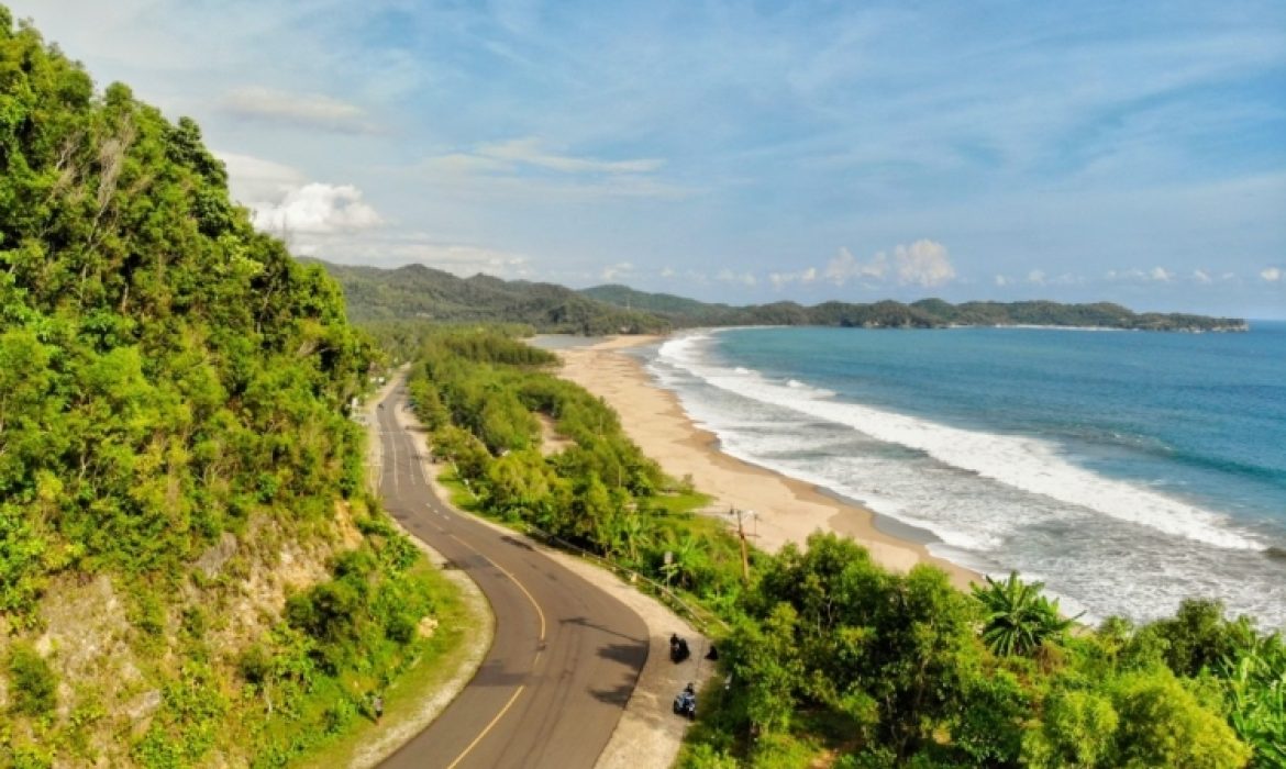 Pantai Soge Pacitan – Daya Tarik, Acara Liburan, Lokasi & Harga Tiket